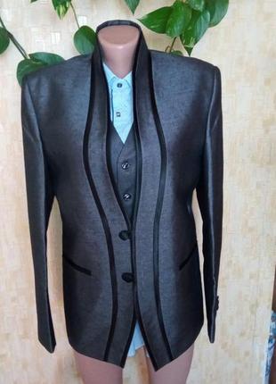 Костюм тройка пиджак+ жилетка+рубашка/костюм