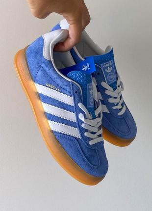 Стильные женские кроссовки adidas gazelle indoor shoes blue светло-синие