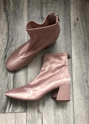 Bershka ботинки летние весенние атласные розовые на каблуке с квадратным носом