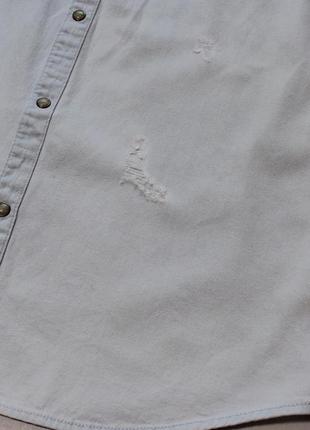 Четкая джинсовая шведка / тенниска / рубашка на короткий рукав с distress эффектом6 фото