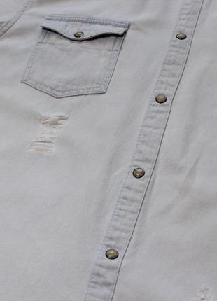 Четкая джинсовая шведка / тенниска / рубашка на короткий рукав с distress эффектом5 фото