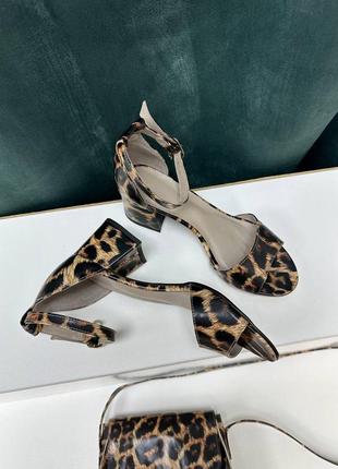 Кожаные туфли босоножки леопард9 фото
