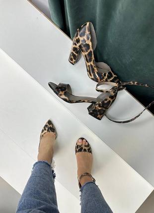 Кожаные туфли босоножки леопард3 фото