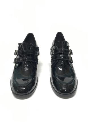 Новые туфли женские 40 р на каблуке 5 см черные лаковые с пряжками5 фото