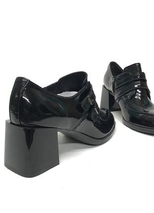 Новые туфли женские 40 р на каблуке 5 см черные лаковые с пряжками7 фото