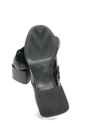 Новые туфли женские 40 р на каблуке 5 см черные лаковые с пряжками8 фото