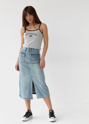 Джинсовая юбка с разрезом и накладными карманами2 фото