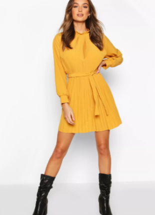 Женское платье плиссированное горчичное boohoo