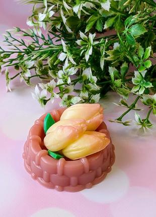 Мило ручної роботи кошик тюльпанів у куполі, мило з рослинними та ефірними оліями9 фото