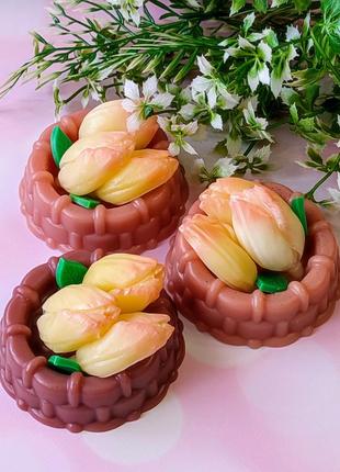 Мило ручної роботи кошик тюльпанів у купол,і дуже великий шматочок мила з рослинними та ефірними оліями6 фото