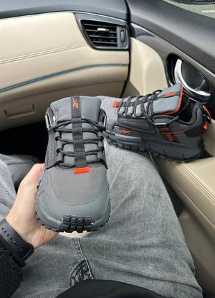 Чоловічі кросівки сірі з помаранчевим у стилі reebok zig kinetica edge dark grey orange4 фото