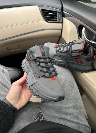 Чоловічі кросівки сірі з помаранчевим у стилі reebok zig kinetica edge dark grey orange5 фото