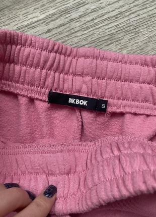 Стильные розовые спортивные штаны-джоггеры с лампасами bik bok 36/s7 фото