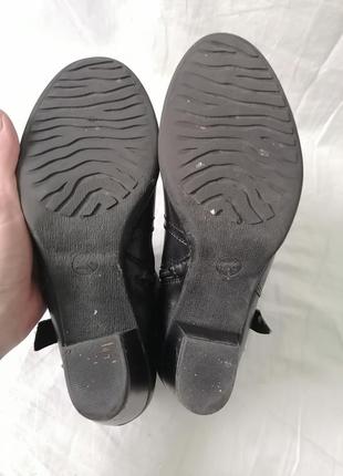 Женские кожаные ботинки на каблуке8 фото