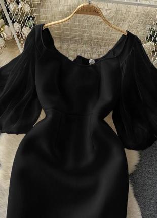 Элегантное вечернее платье с акцентом на талии и плечах с рукавами из органзы красная черная качественная стильная прямого кроя3 фото