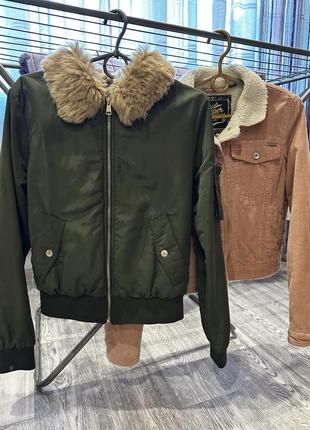 Весенние курточки на размер s по 200 грн