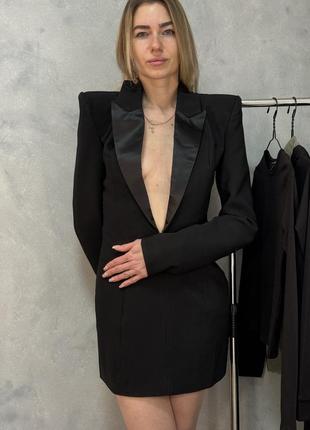 Короткое черное платье пиджак с декольте plt10 фото