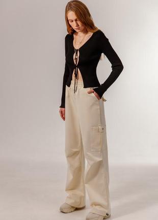 Брюки карго молочні з щільного котону 100%.