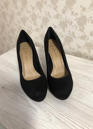 Жіночі туфлі на підборах