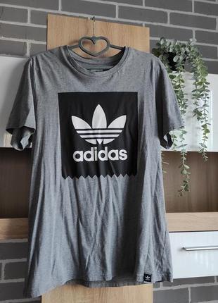 Adidas сіра базова футболка, велике лого, спортивна футболка сіра