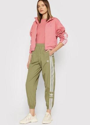 adidas спортивные штаны нейлоновые, спортивки высокая посадка хаки, легкие спортивные штаны