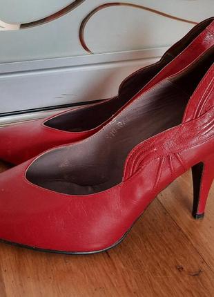 Шкіряні туфлі червоні1 фото