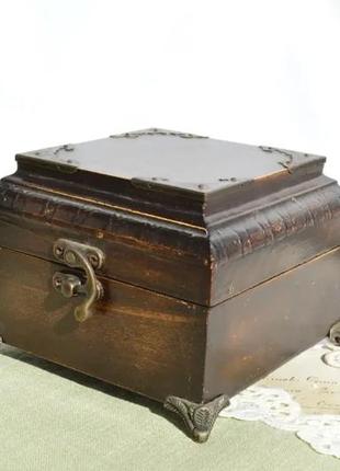 Гарний інтерьєрний годинник в ретро стилі. німеччина. дерево. винтажные настольные часы.