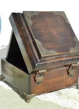 Гарний інтерьєрний годинник в ретро стилі. німеччина. дерево. винтажные настольные часы.