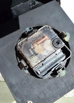 Гарний інтерьєрний годинник в ретро стилі. німеччина. дерево. винтажные настольные часы.