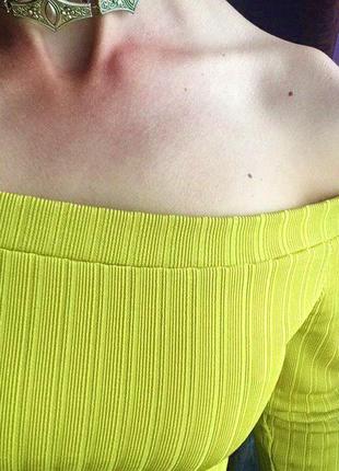Топ желтого, горчично-лимонного цвета в рубчик, открытые плечи xs от бренда new look5 фото