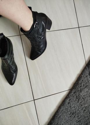 Кожаные ботинки казаки4 фото