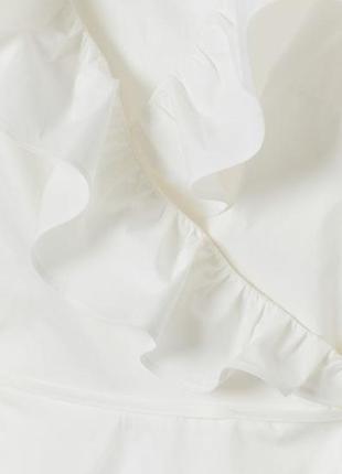 Белое мини платье на запах6 фото
