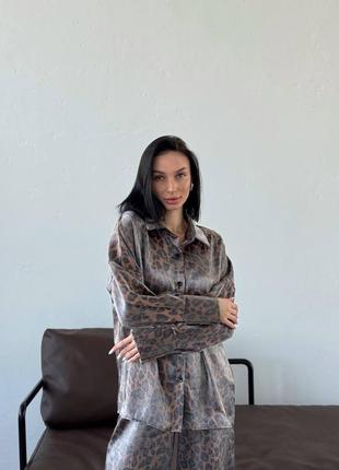 Трендовый шелковый леопардовый костюм женский оверсайз комплект рубашка и брюки свободного кроя2 фото