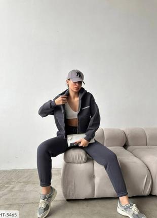 Костюм спортивний жіночий стильний молодіжний ефектний кофта з блискавкою та штани з принтом на спині арт 528