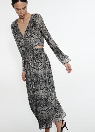 Ефектна сукня в зміїний принт zara зара