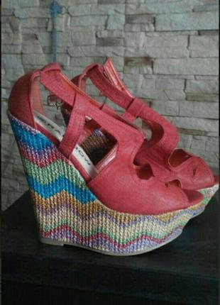Шкіряні босоніжки на райдужній танкетці 38 р
