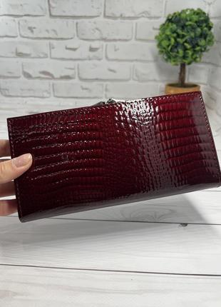 Стильный женский бордовый кошелек с натуральной кожи