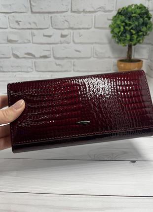Стильный женский бордовый кошелек с натуральной кожи