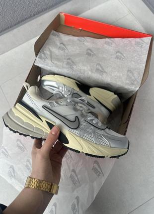 Кроссовки  nike runtekk silver