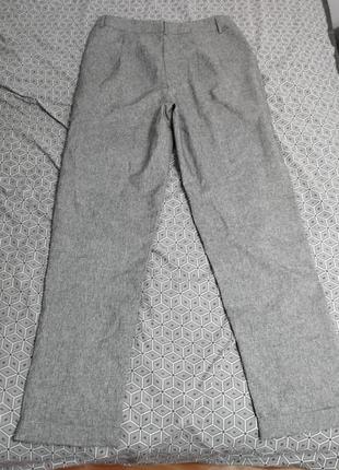 Серые джинсы и классические штаны4 фото