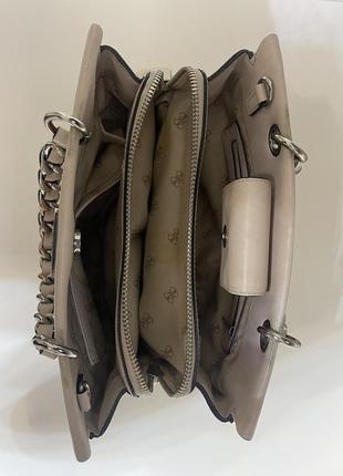 Стильная женская сумка от известного бренда guess4 фото
