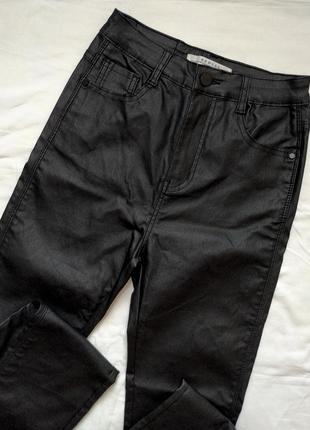 Черные брюки брюки брюки с напылением под кожу на высокой посадке с разрезами внизу размер 363 фото