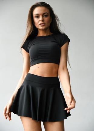 Чорний кроп-топ футболка