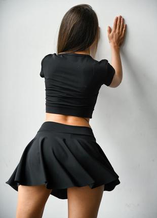 Чорний кроп-топ футболка