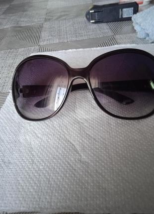 Сонцезахисні окуляри жіночі.1 фото