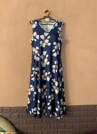 Сукня плаття синього кольору в білі квіти розмір l під віскозу