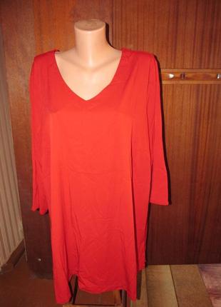 Яскрава червона блуза (класика) на пишні форми