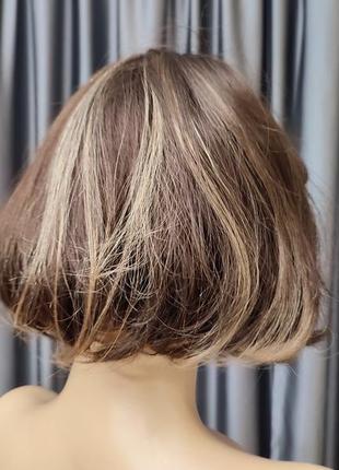 Красива перука парик