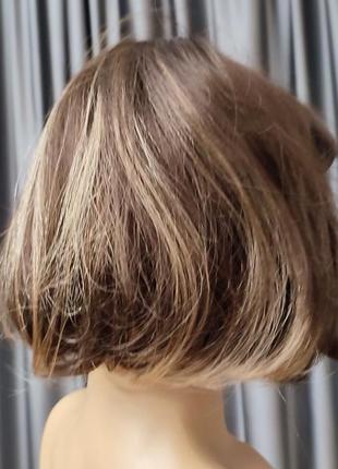 Красива перука парик