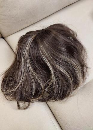 Красива перука парик